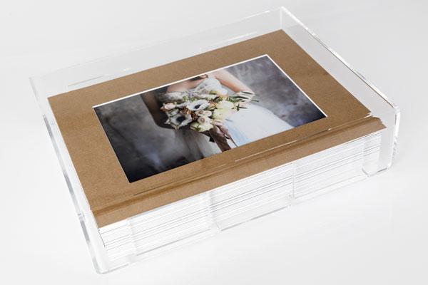 Teka-Fenster Monnalisa Album. Transparenter Plexiglasbehälter für Passepartout von professionellen Fotografen.